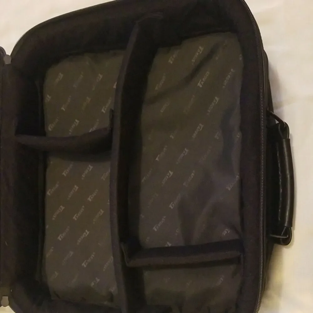 Targus Laptop Computer Bag Business Briefcase Leather Multiple Compartments